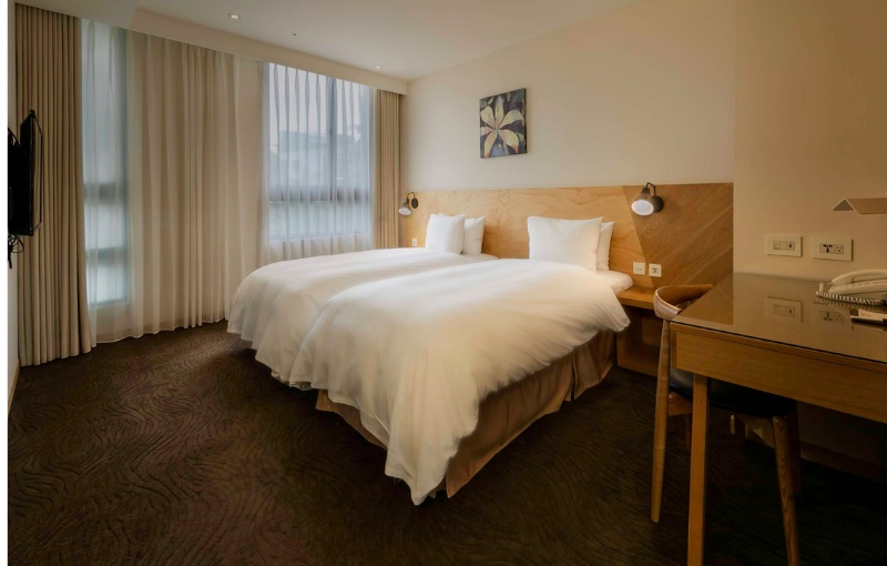 Accessible Twin Room thumbnail 2
