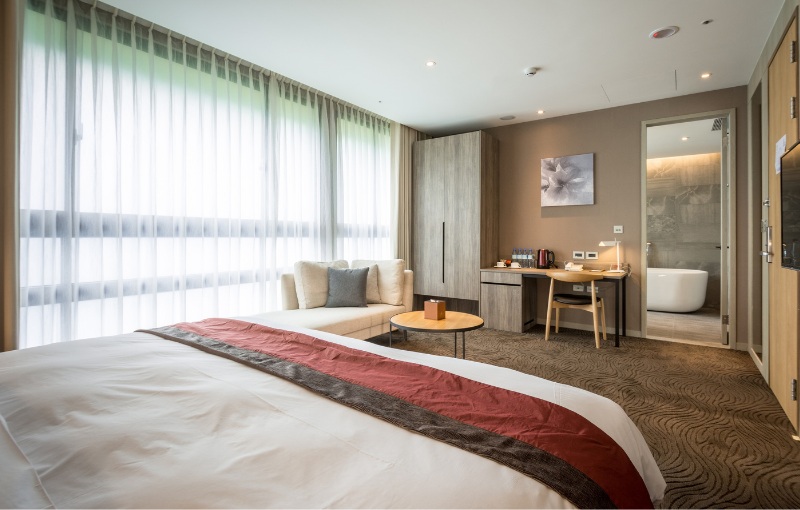 Deluxe Double Room thumbnail 2