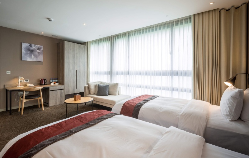 Deluxe Double Room thumbnail 4