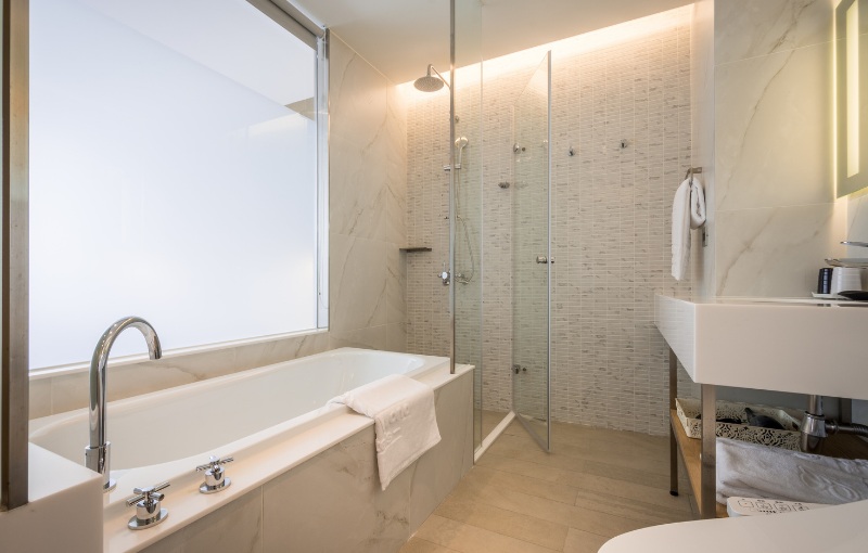 Superior Double Room thumbnail 3